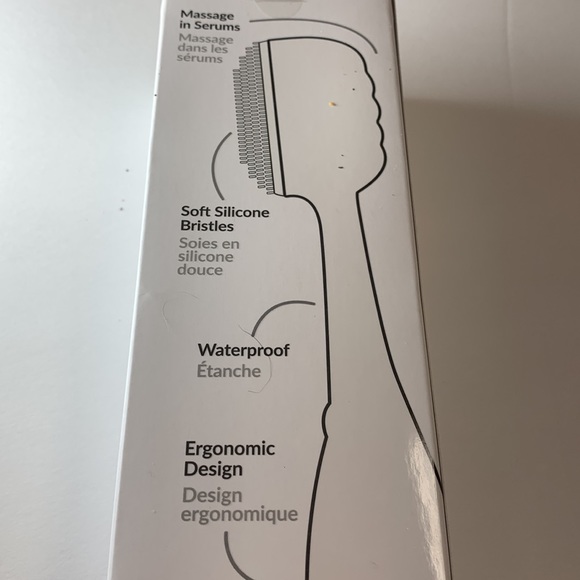 PMD Clean Teal & White Smart Facial NWB PMD Clean vibrates up to 7,000 x per min - Picture 7 of 12